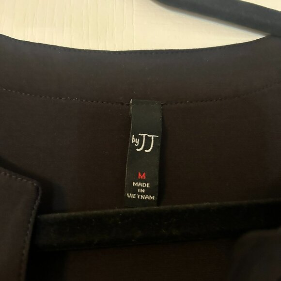 By JJ, Woman's V Neck Zipper Top with 3/4 Trumpet Sleeve, Size M - Picture 3 of 4